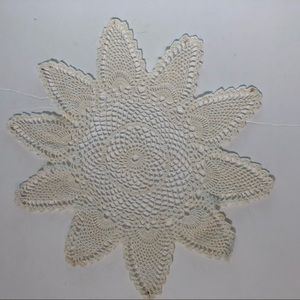 Vintage Doily 17” Round White Pineapple Crochet